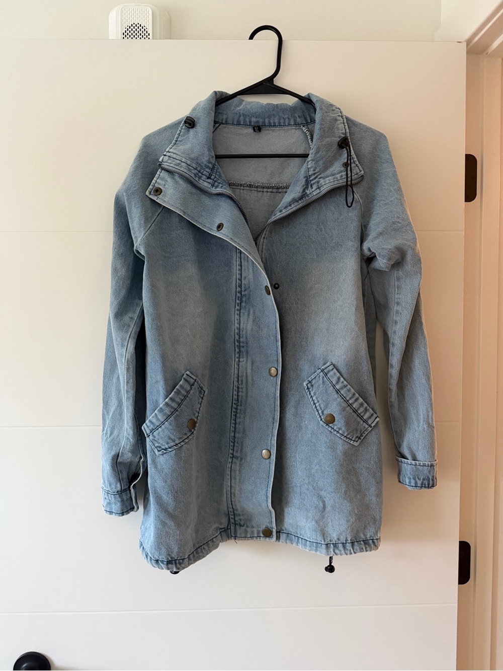 ZAFUL Light Wash Denim Utility Jacket / Anorak
